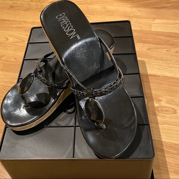 Expression Thong Sandals - Picture 2 of 4